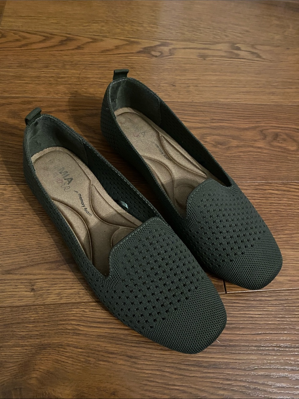 Mia Memory Foam Slip-On Flats in I
Olive Green - Women’s Size 8 1/2